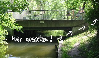 Die Fließbrücke über das Himmelpforter Mühlenfließ (zum Restaurant Gastgarten am Mühlenfließ sollten Sie vor der Brücke aussetzen). Die Fließbrücke über das Himmelpforter Mühlenfließ (zum Restaurant Gastgarten am Mühlenfließ sollten Sie vor der Brücke aussetzen).